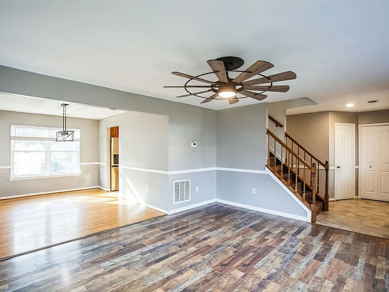 21423 Lee Dr — Photo 2