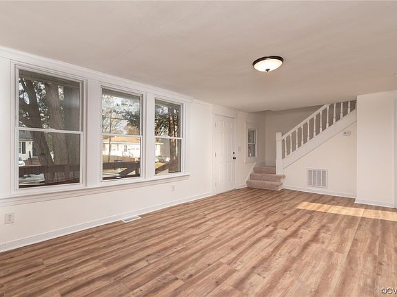 5th image of 125 N Grove Ave