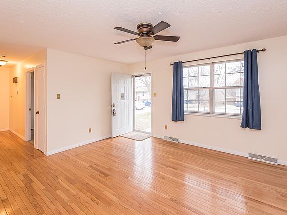 3rd image of 5015 Shady Ln