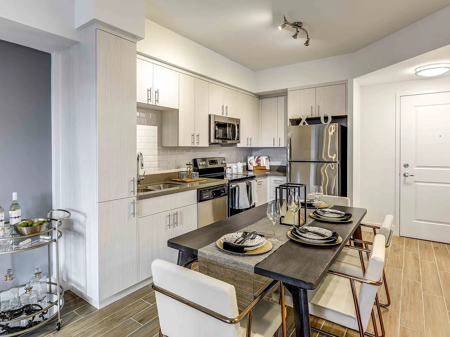 Studio, 682 sqft, $2,180 — Photo 3