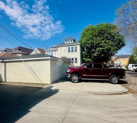 4th image of 4001 S Albany Ave