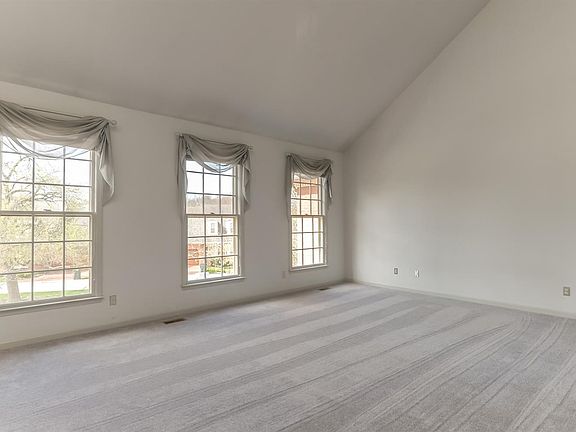 5th image of 912 Taborlake Ct
