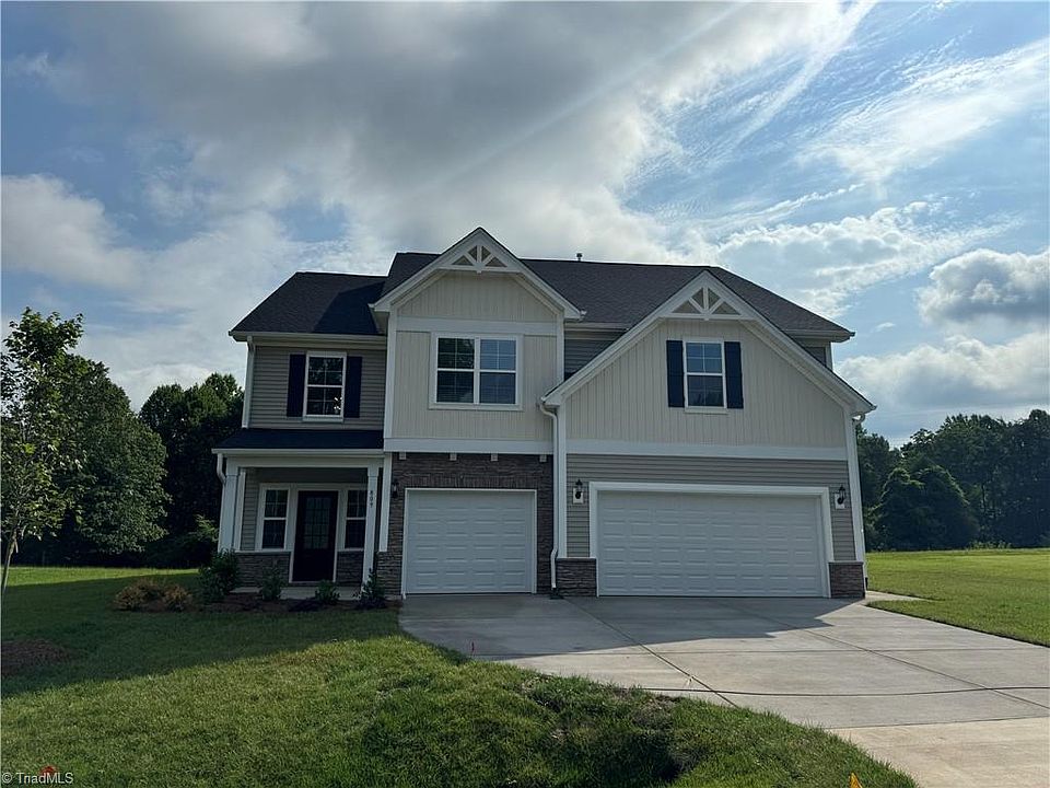 1st image of 809 Fairmile Dr