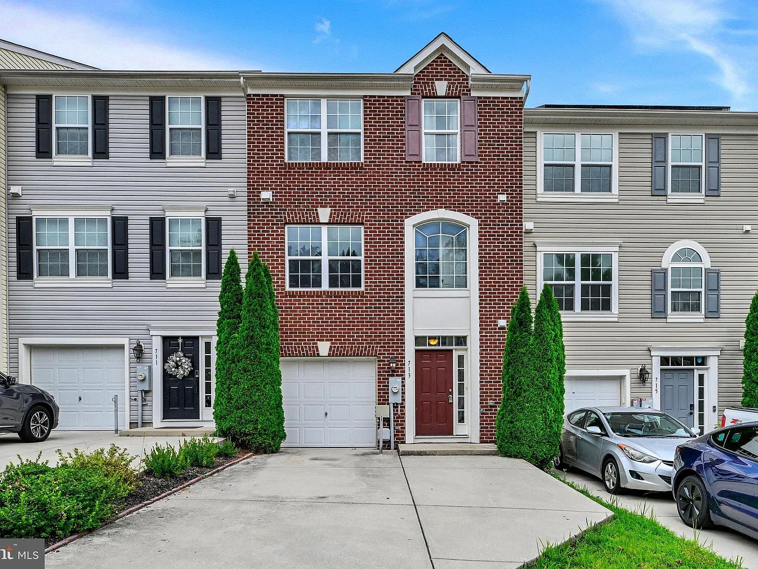 3 bed, 4.0 bath, 2280 sqft, $2,500 — Photo 1