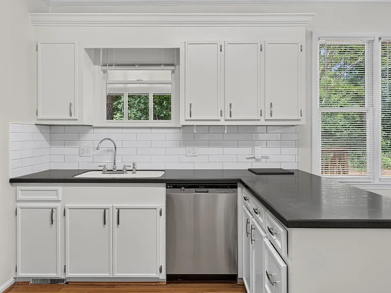 2027 Riding Ridge Rd — Photo 16