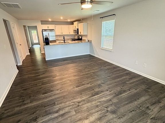 4th image of 403 Moss Branch Ct
