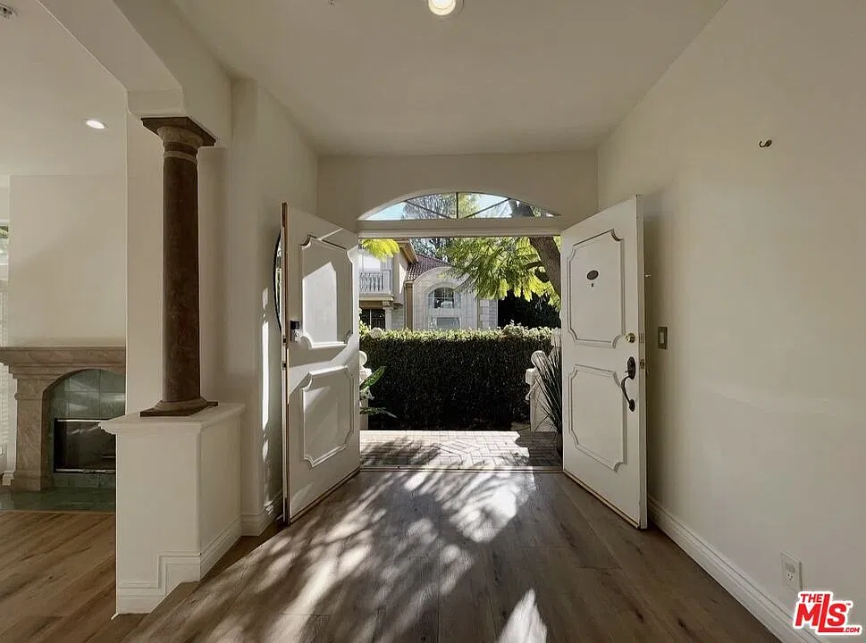 3 bed, 3.0 bath, 1965 sqft, $5,500 — Photo 3