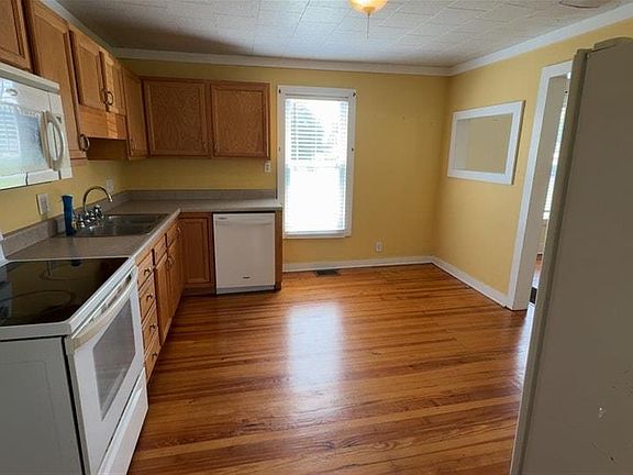 3rd image of 409 Elk St