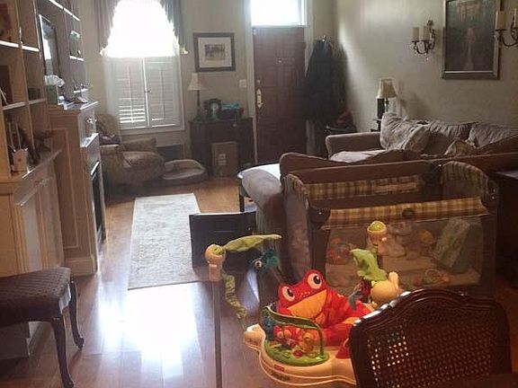 5th image of 902 S Carolina Ave SE