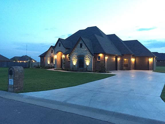 3rd image of 715 SW Zoe Dr