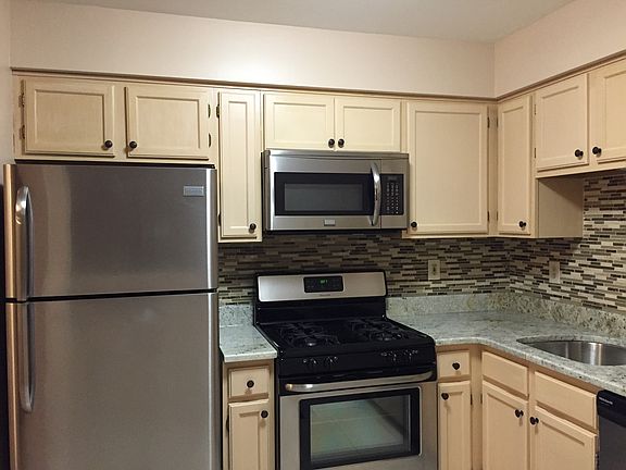 3rd image of 223 Waterford Dr