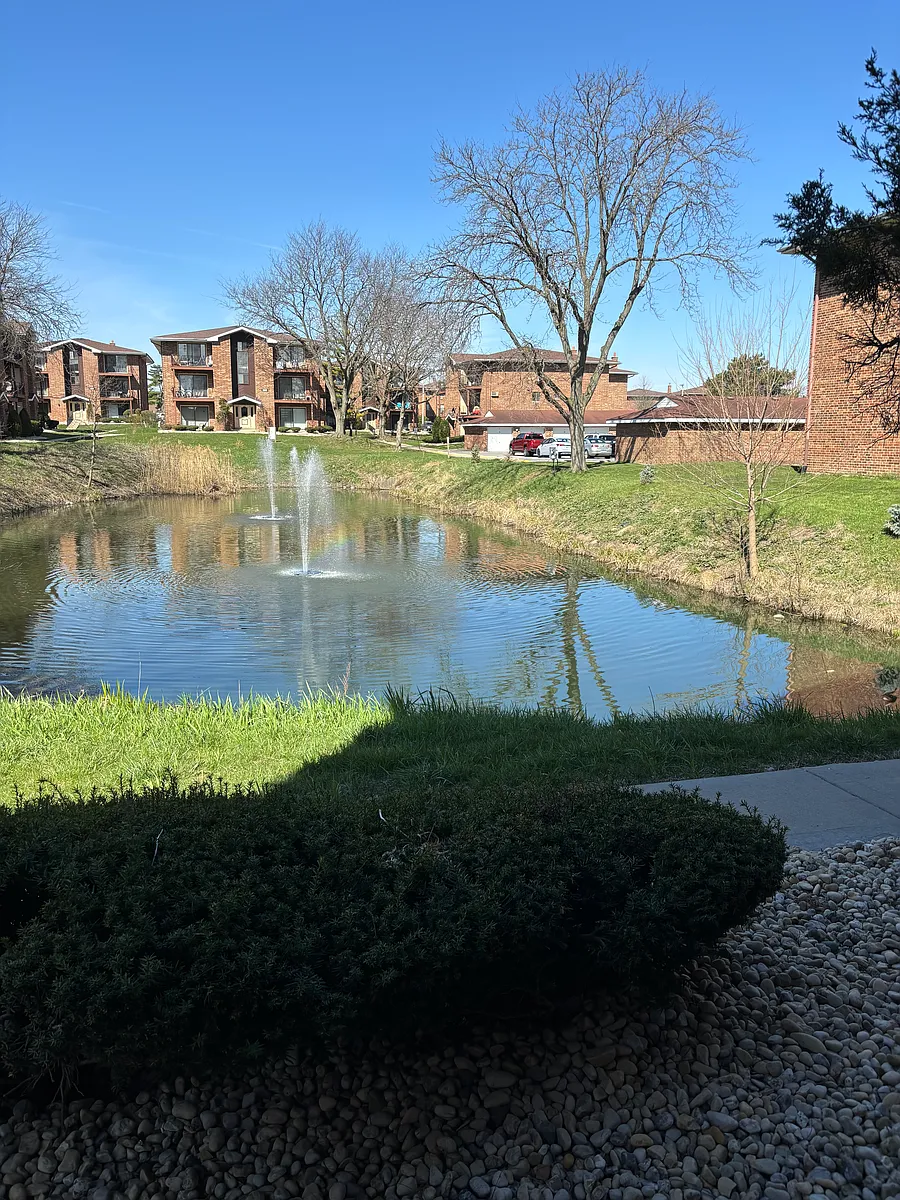 Building Photo - 15734 Lake Dr #1