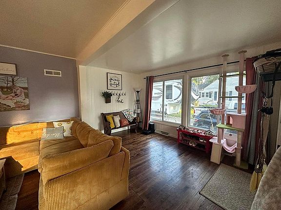 3rd image of 601 S Saint Joseph Ave