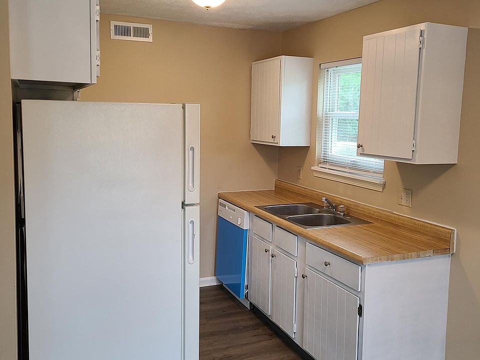 1st image of 3801 Camelot Dr #1