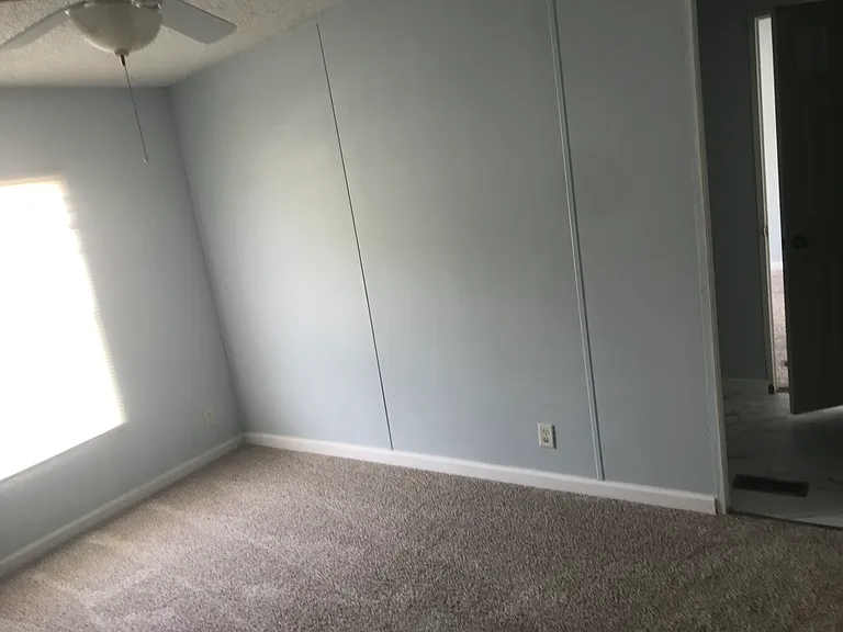 945 Bandera St — Photo 10