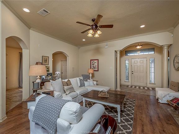 4th image of 2303 Norham Dr