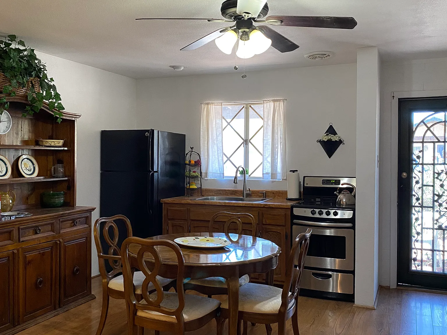 2 bed, 1430 sqft, $2,300 — Photo 2