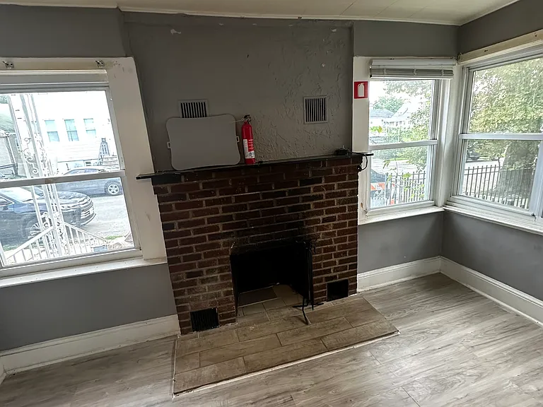 33 Dunbar St #1 — Photo 5