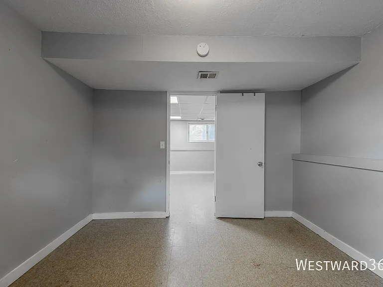 2221 Belmont Ave #SFH — Photo 20