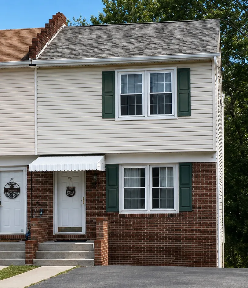 2 bed, 1.5 bath, 1241 sqft, $1,595 — Photo 1