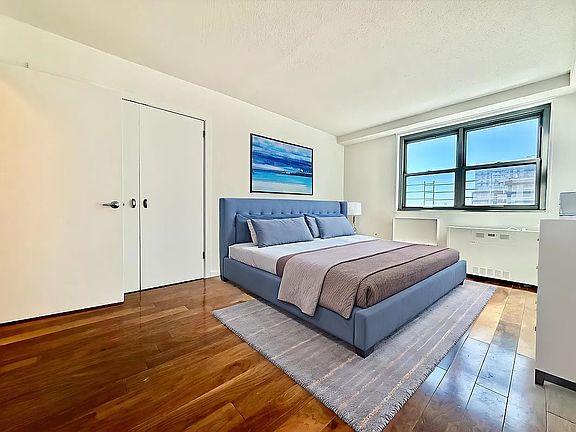 2nd image of 875 Boynton Ave APT 7M