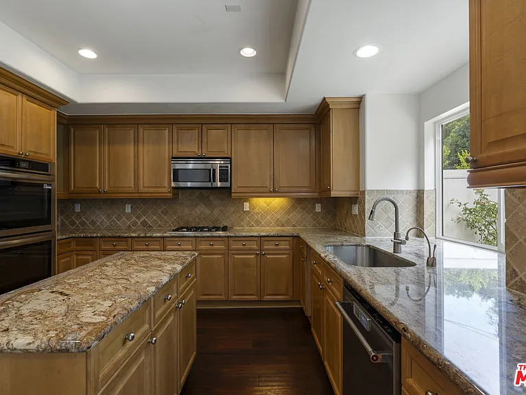 14321 Hortense St — Photo 13