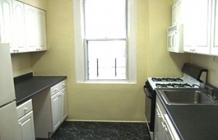 1st image of 211 W 92nd St