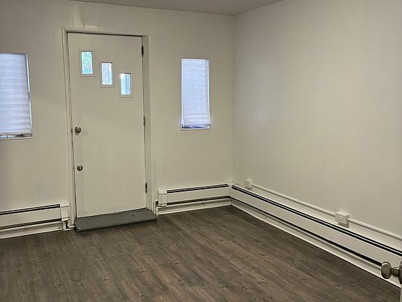 4th image of 1633 Tenbroeck Ave Unit B