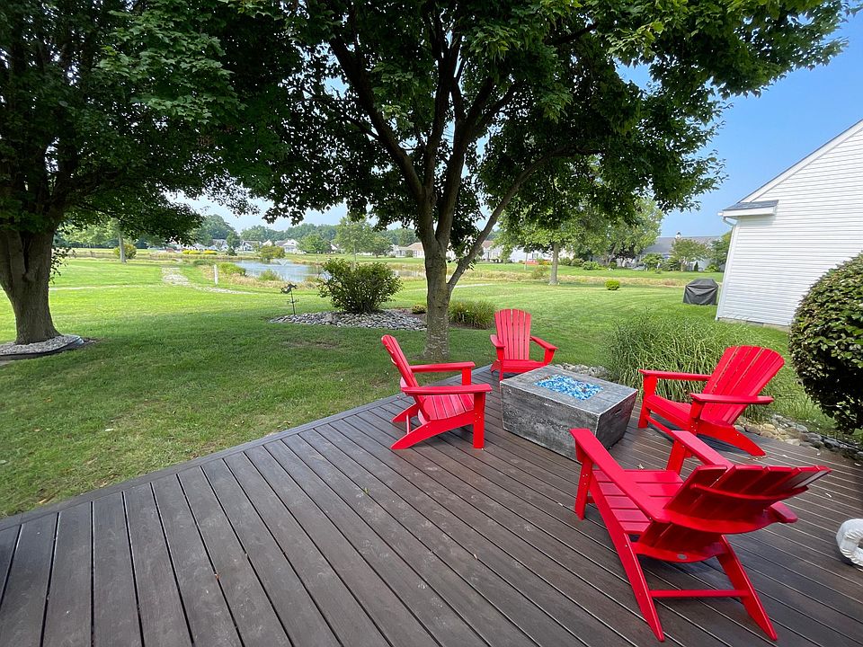 Large Trex two tier deck with seating for 10. Propane fire pit with pond views and walking trail.