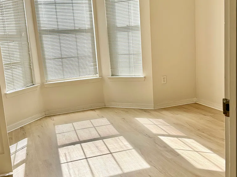 9918 Courtney Palms Blvd #101 — Photo 8