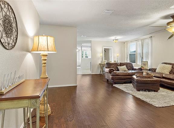 3rd image of 2705 N Wavecrest Ct