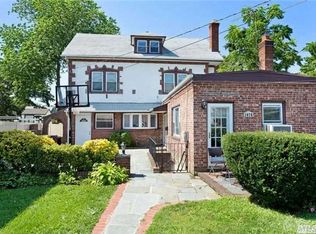 1076 Highland Pl, Woodmere, NY 11598