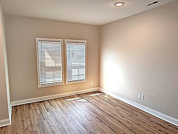 2nd image of 138 Loren Rd