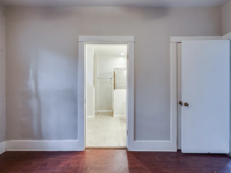 2293 Jackson Ave — Photo 12