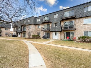 9448 Bay Colony Dr APT 3S, Des Plaines, IL