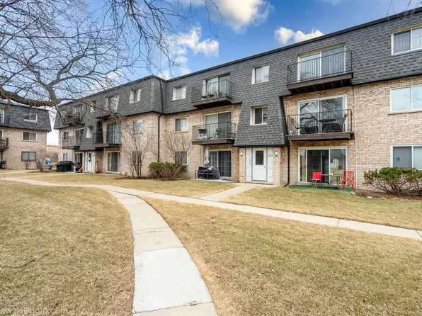 9448 Bay Colony Dr APT 3S, Des Plaines, IL 60016