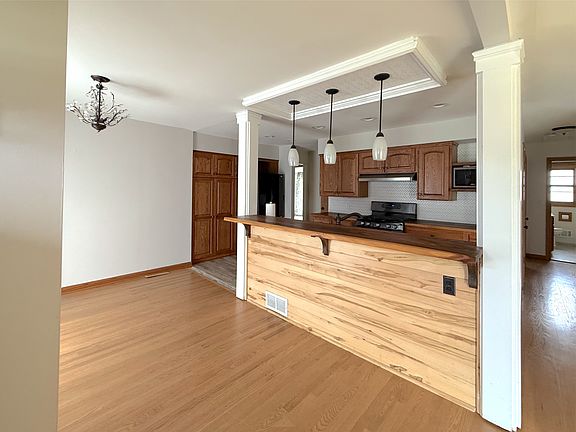 2nd image of N87W18140 Queensway St