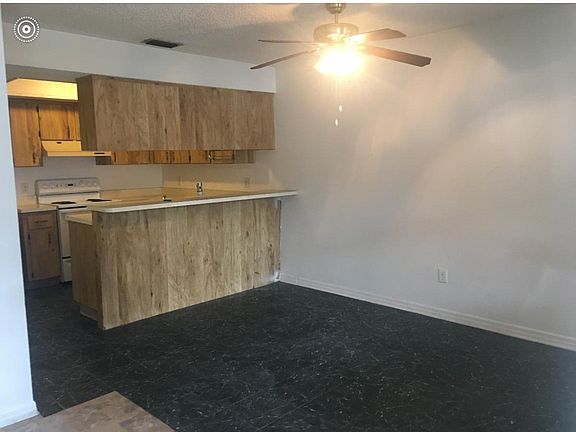2nd image of 3146 Bloomingdale Villas Ct