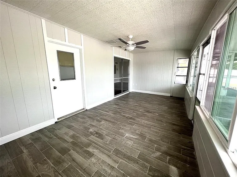 912 La Jolla Ave — Photo 25