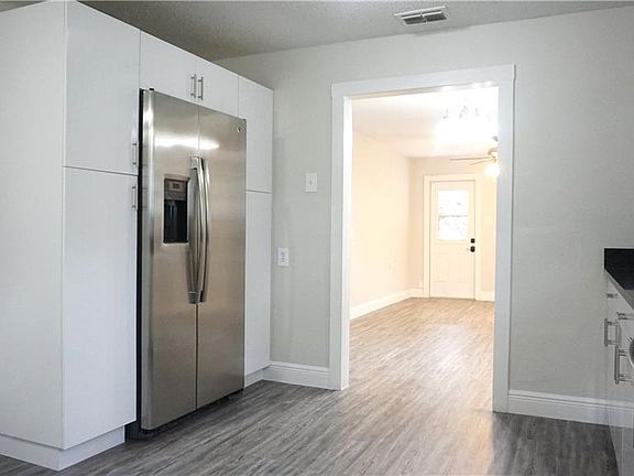 5th image of 1634 Evergreen St