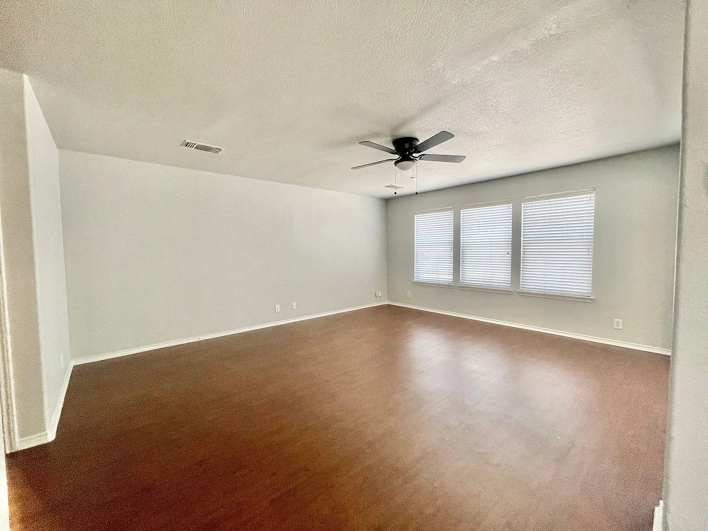 4 Bedroom 2.5 Bath Home! — Photo 4