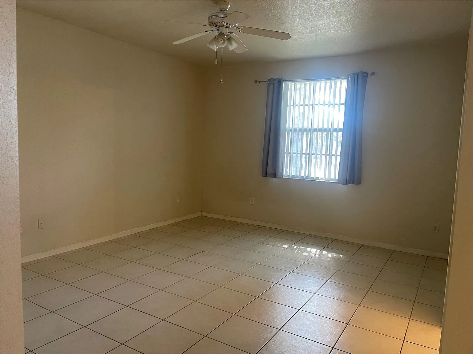 2 bed, 2.0 bath, 2936 sqft, $2,500 — Photo 4