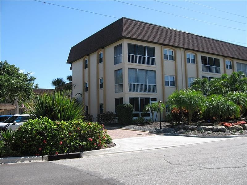 1st image of 101 Park Blvd N #104
