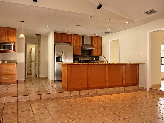 4th image of 5813 Pitch Pine Dr