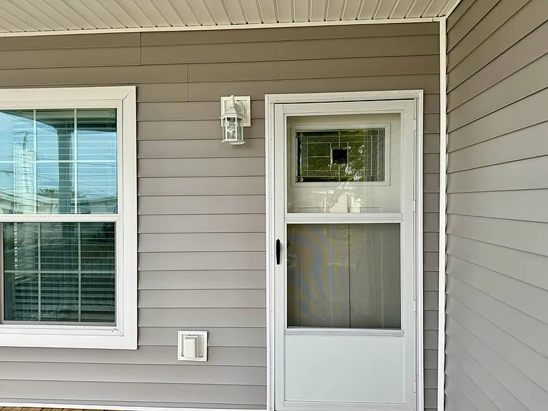 1283 Jamestown Dr — Photo 4