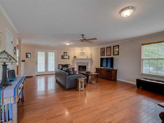 4th image of 607 Mountain Pass Ln