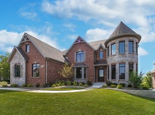 39W473 Long Meadow Ln, St Charles, IL 60175