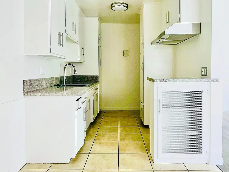 405 N Marengo Ave #11 — Photo 10