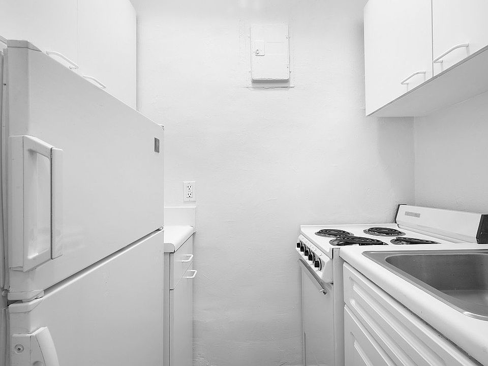 1st image of 208 W 23rd St APT 618