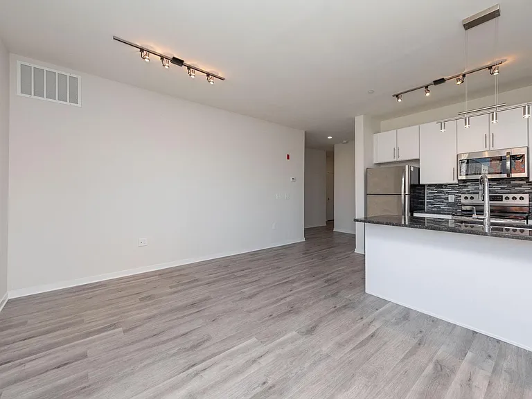 1410 N 31st St — Photo 10